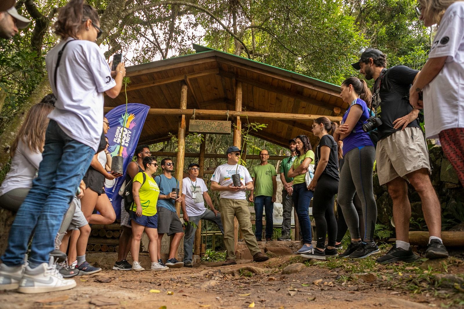 Iniciativa promoverá o plantio de 1.500 mudas nativas em seis cidades de Santa Catarina, com participação de escolas, prefeituras e órgãos ambientais.